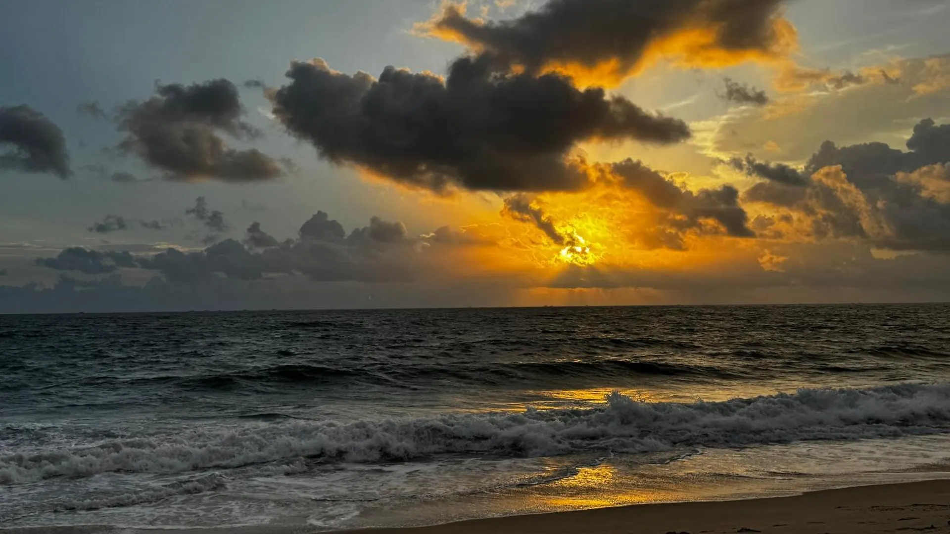 Beach Heaven By Azure Heaven Holidays - Whole House Mararikulam India